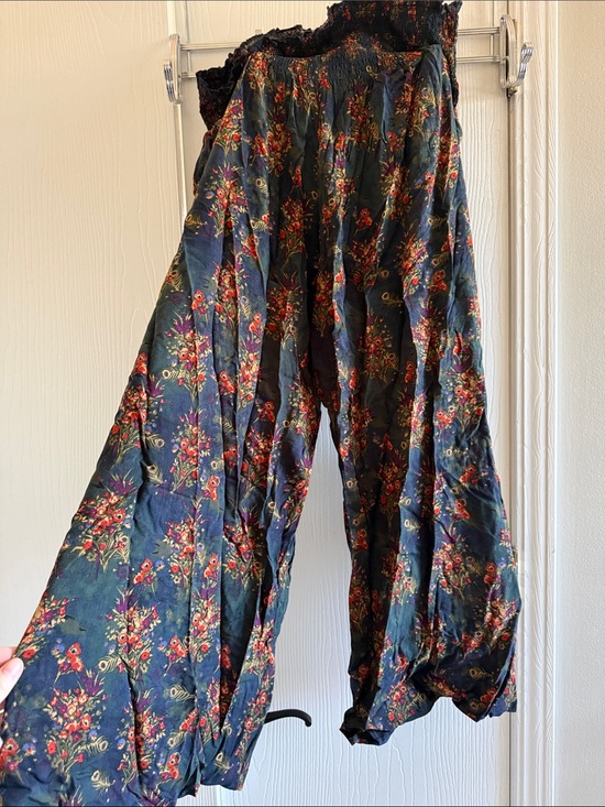 NATURAL LIFE Pants - Natural Life Floral Wide-Leg Women's Pants - Navy with Red Floral Print